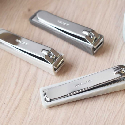Said Salem pedicure nail clippers with straight blades and removable nail catchers for hygienic toenail trimming